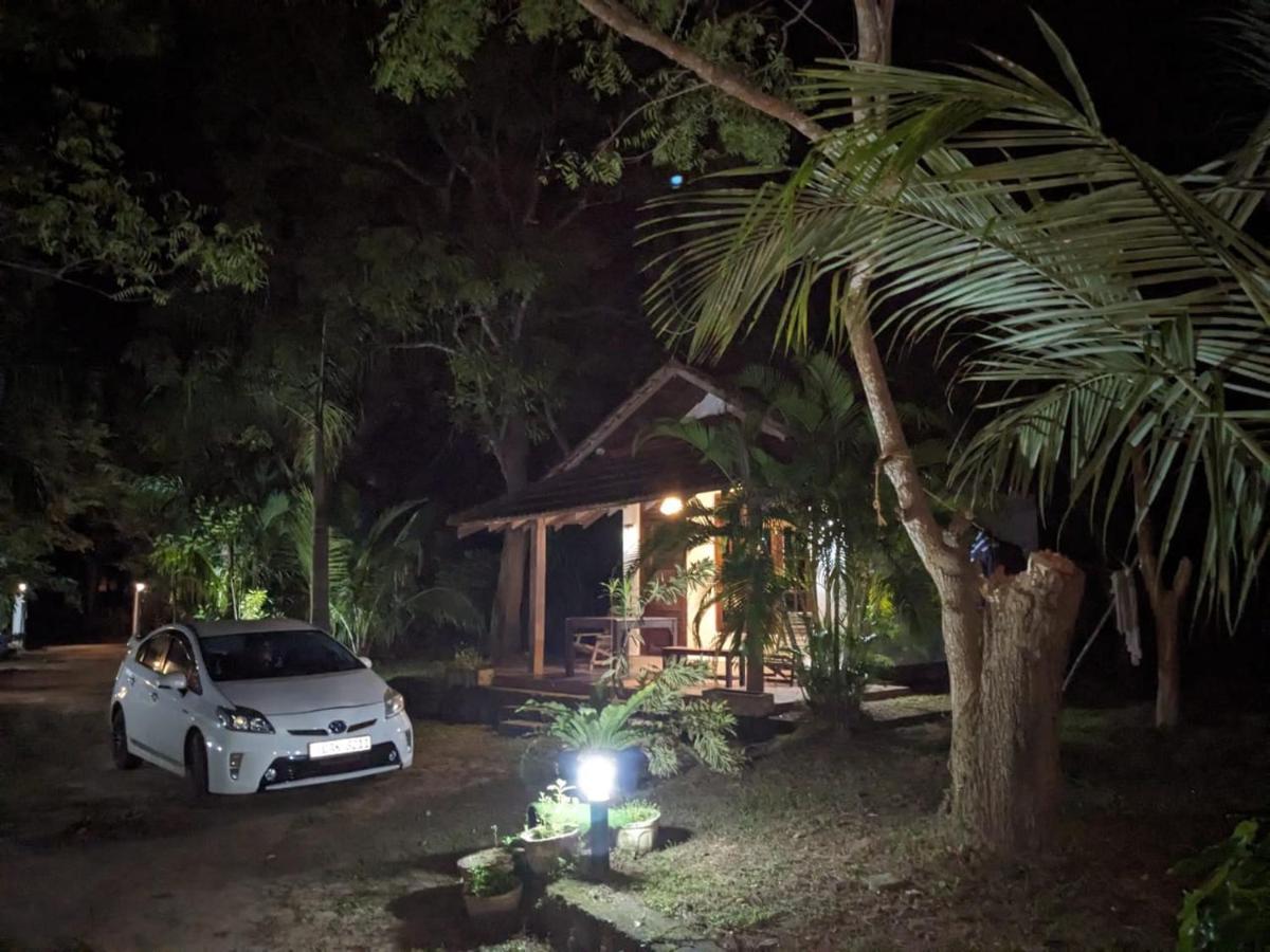 Silent Cabana And Restaurant Marakolliya, Tangalle Exterior photo